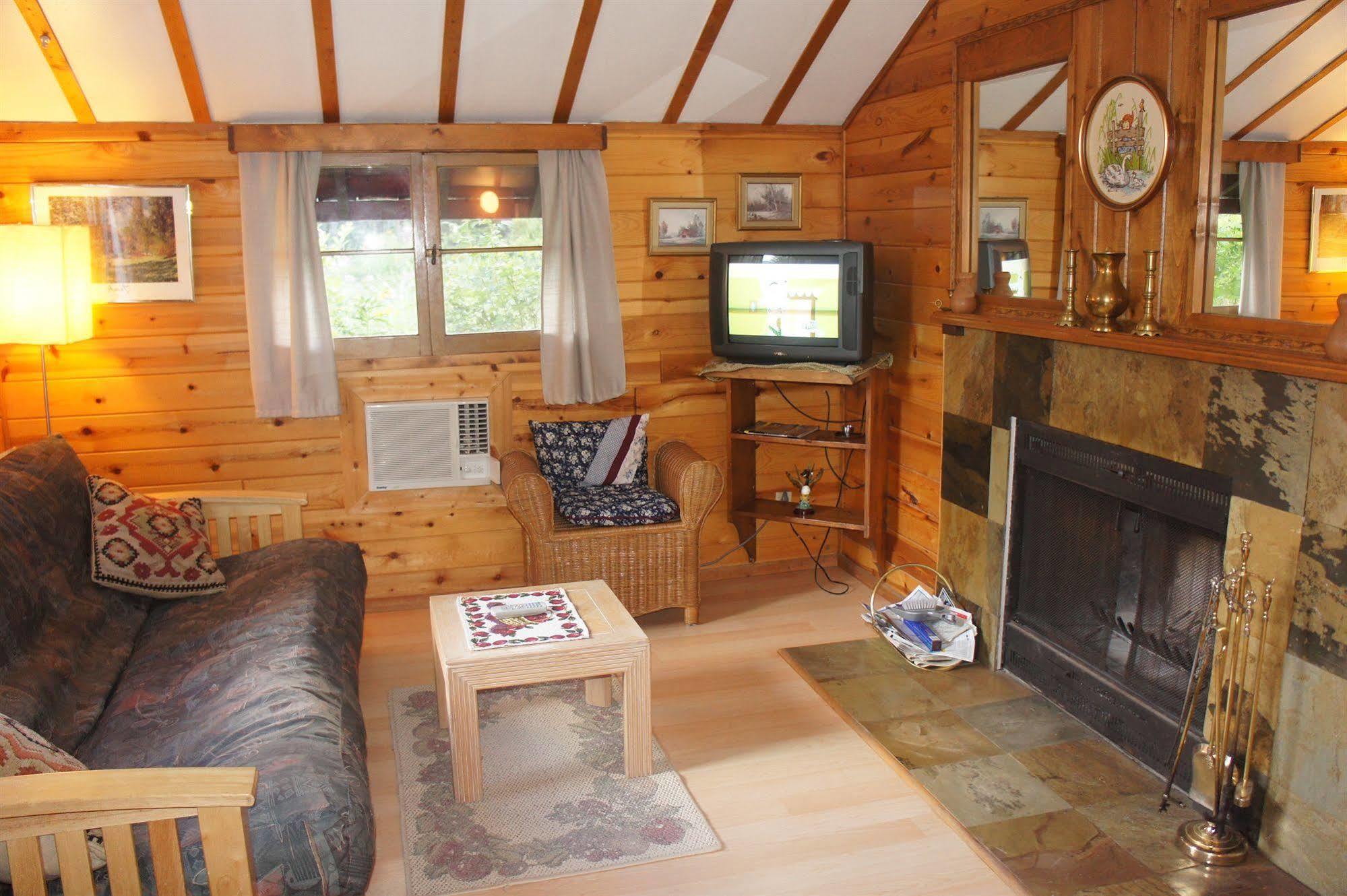 Fairmont Mountain Bungalows Fairmont Hot Springs Extérieur photo