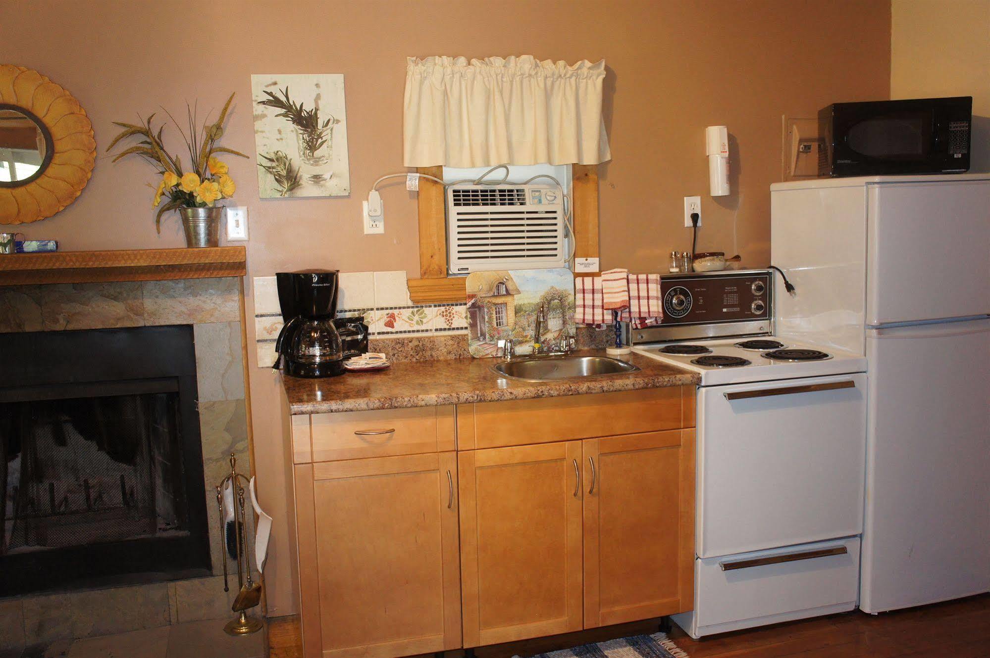 Fairmont Mountain Bungalows Fairmont Hot Springs Extérieur photo