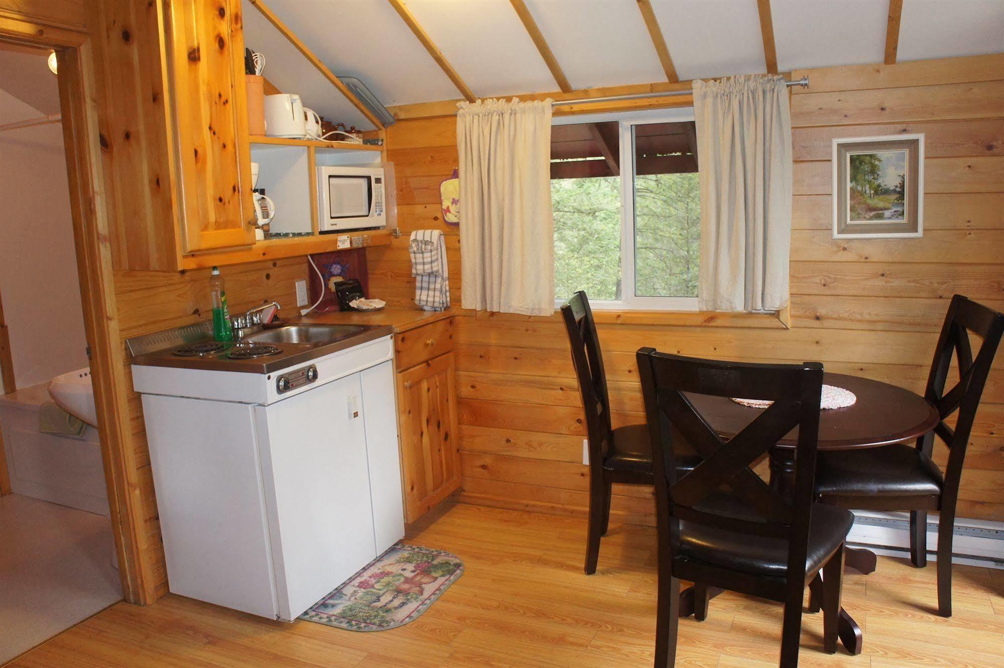 Fairmont Mountain Bungalows Fairmont Hot Springs Extérieur photo