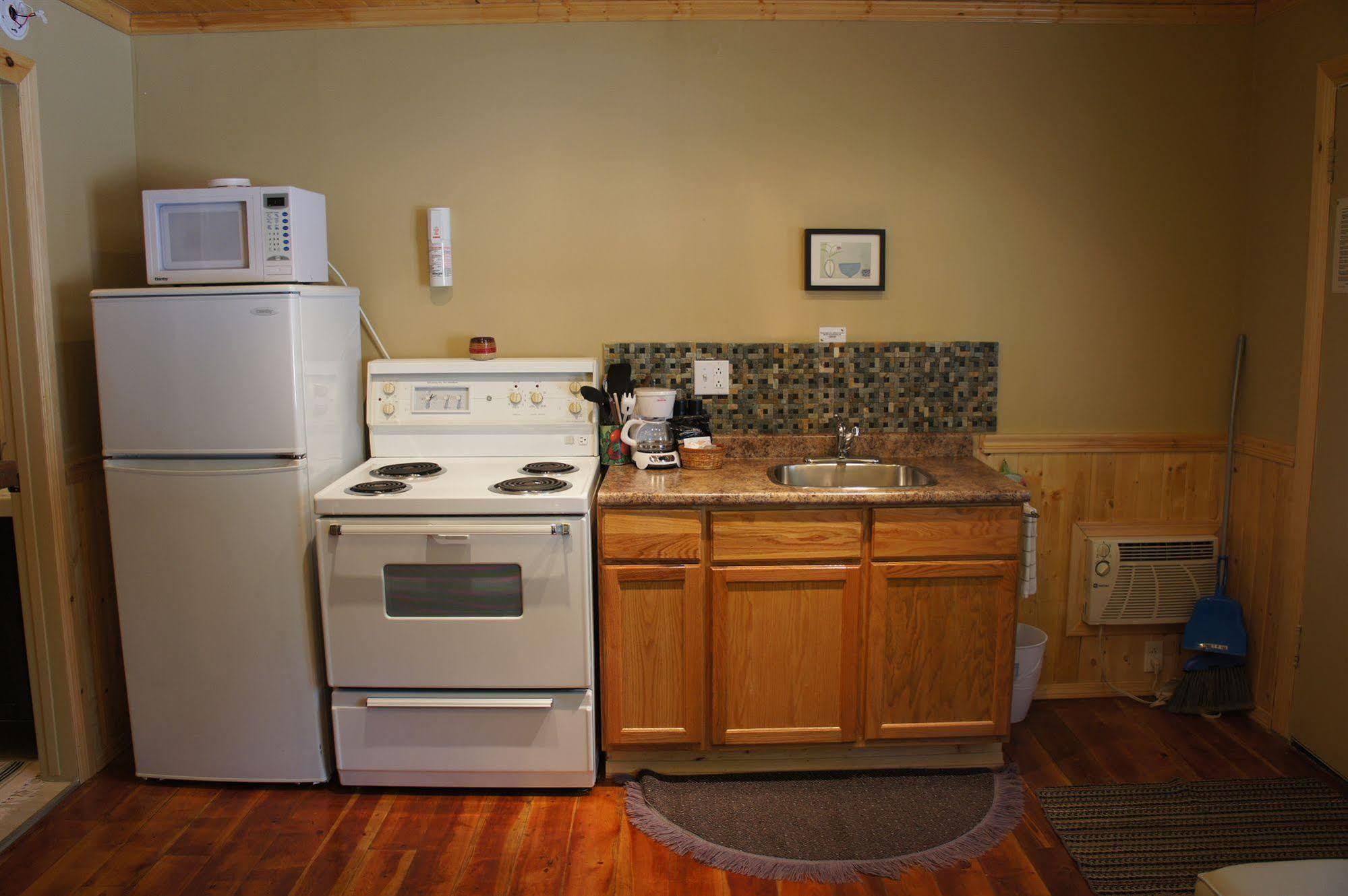 Fairmont Mountain Bungalows Fairmont Hot Springs Extérieur photo