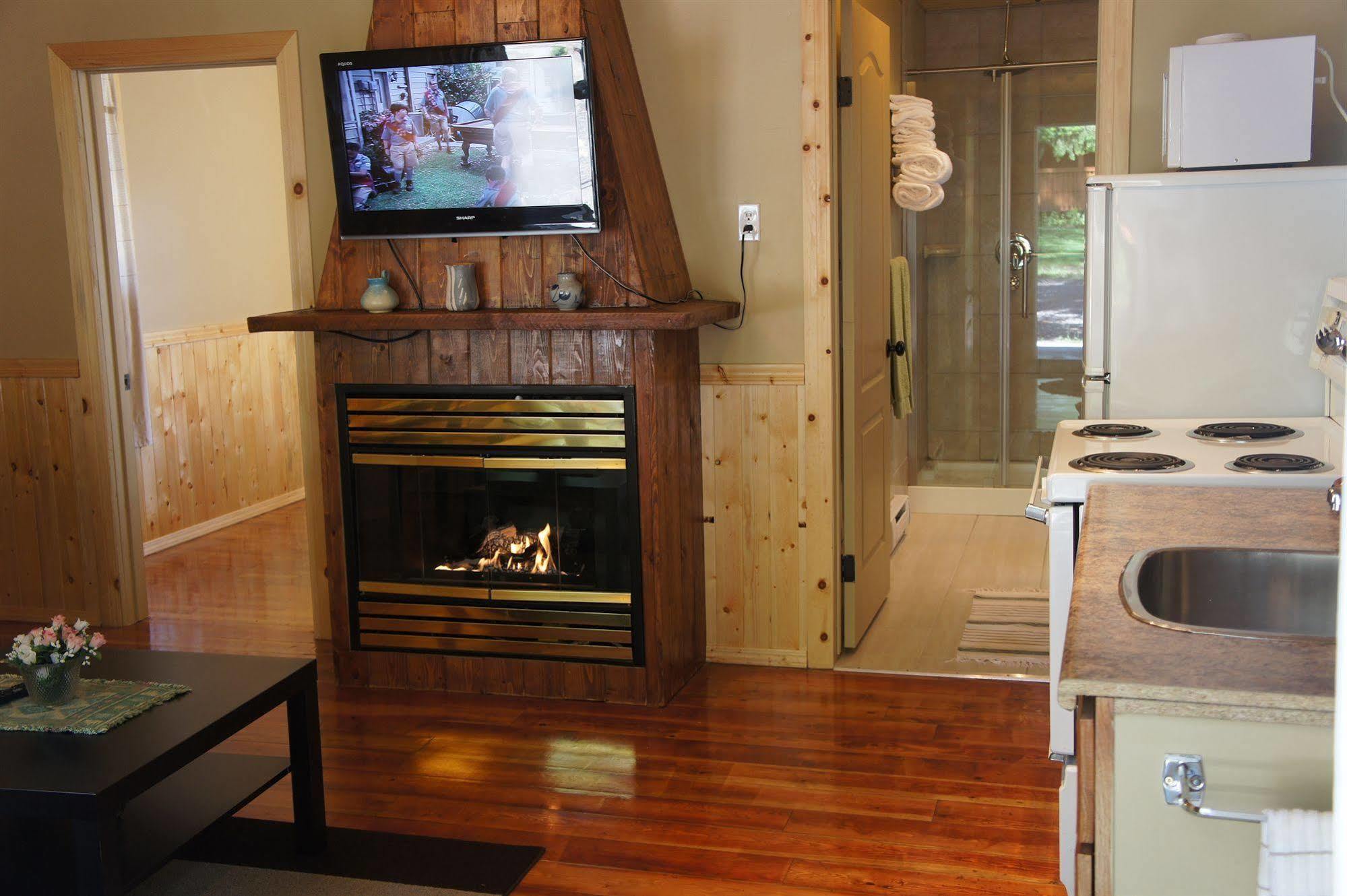 Fairmont Mountain Bungalows Fairmont Hot Springs Extérieur photo